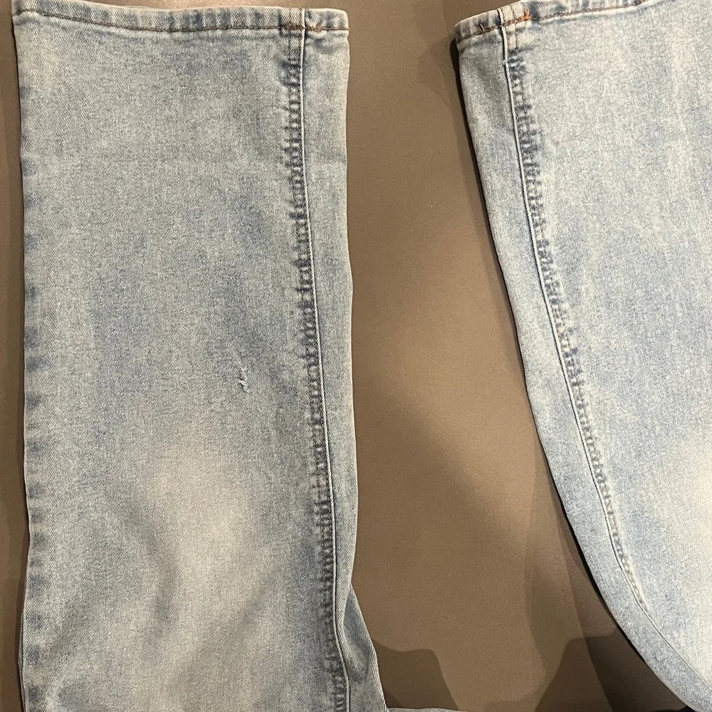 Frye Light Blue Denim Jeans - Picture 4 of 9